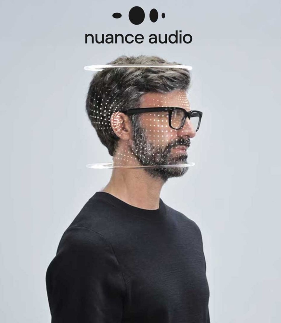 Mann mit Nuance Audio Brille